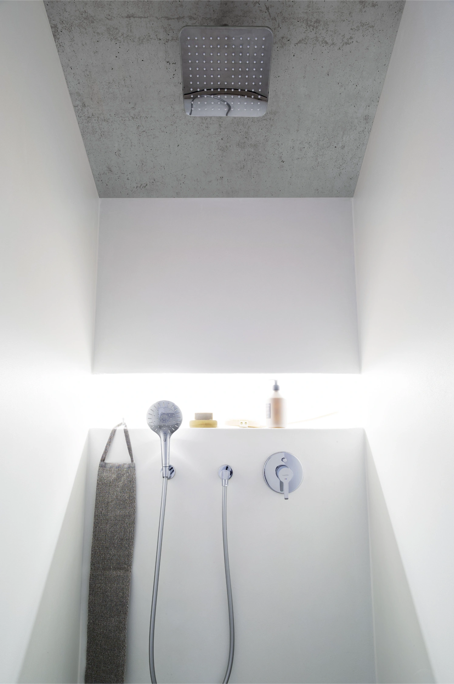 AP01_pure_Bad_Duschenmischer_2_Beton_ret