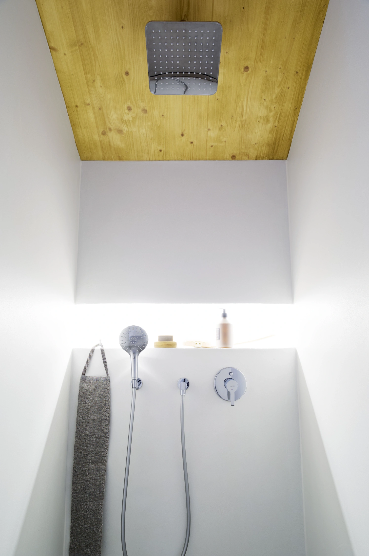 AP01_pure_Bad_Duschenmischer_2_Holz_ret