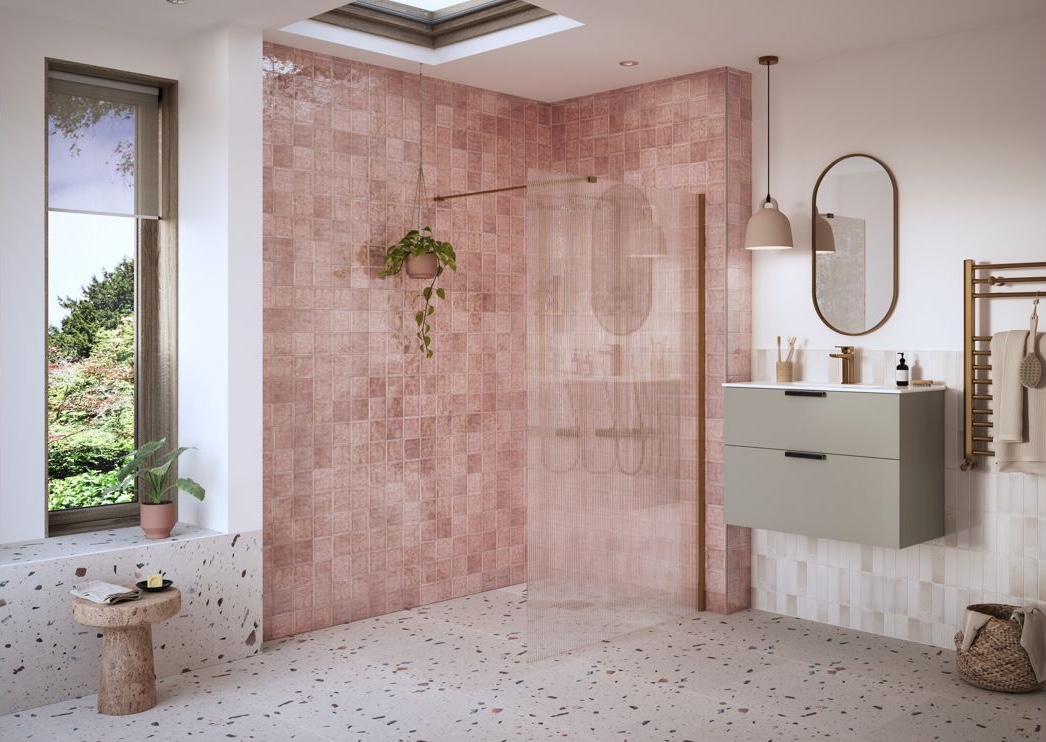 REFX-ICONIX-FLUTED-BRBZ-WETROOM-SUPPORT_RM_1156x742