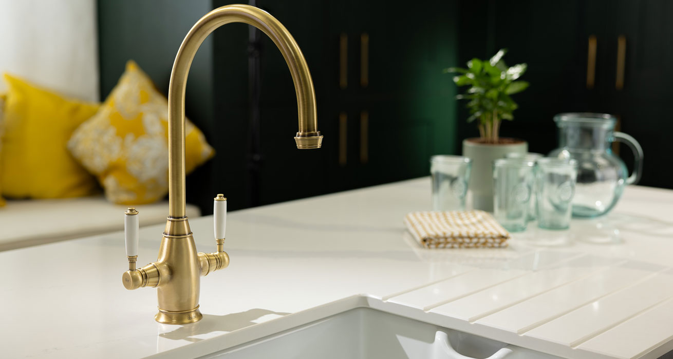 Kitchen-taps-classically-2