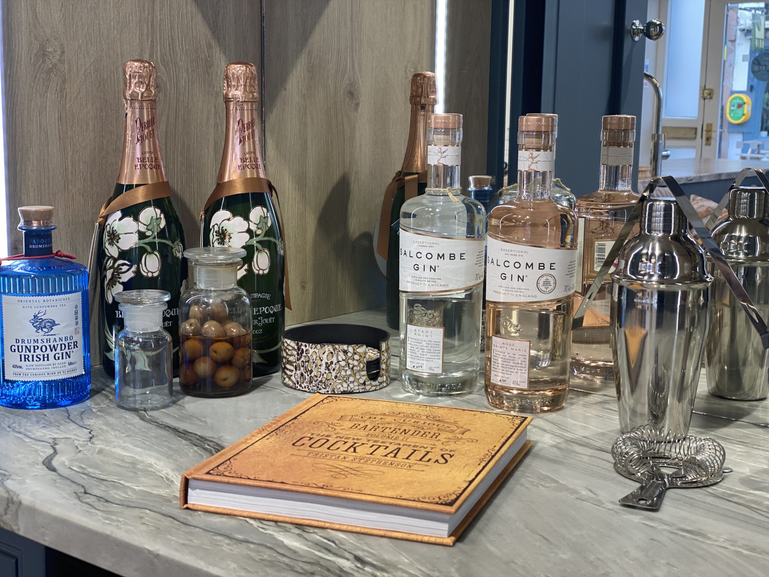 cocktails and gin