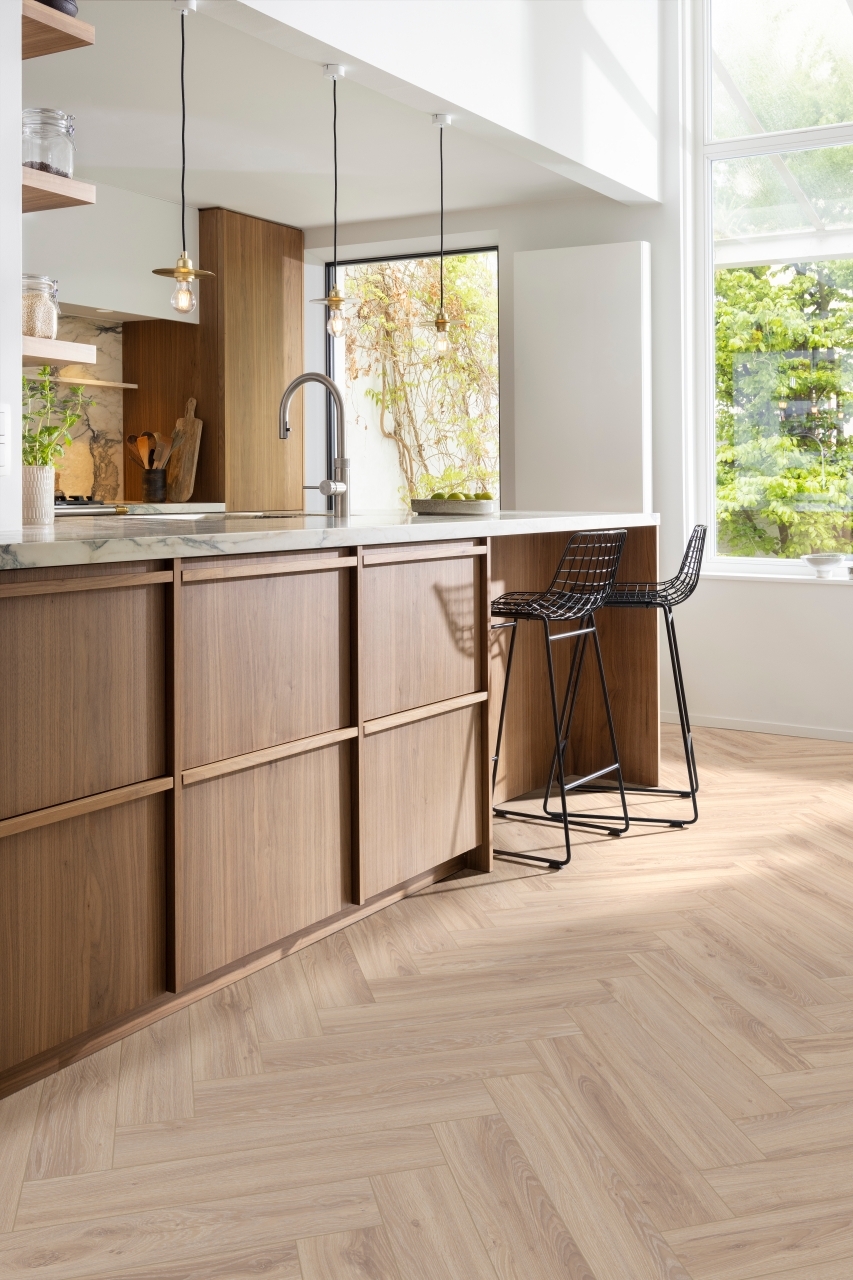 LR_HE_Blackjack Oak 22210-WEB1280